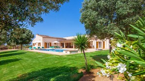 Unclassified image, 4 of 50, button - Beautiful home in Campos with private swimming pool, can be inside or outside (Campos)
