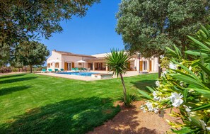 Pool - Beautiful home in Campos with private swimming pool, can be inside or outside (Campos)