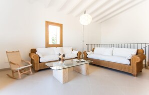 TV - Lovely home in Son Servera with private swimming pool, can be inside or outside (Son Servera)