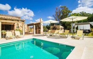 Pool - Luxurious home in Campos with private swimming pool, can be inside or outside (Campos)