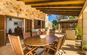 Outdoor dining - Luxurious home in Campos with private swimming pool, can be inside or outside (Campos)