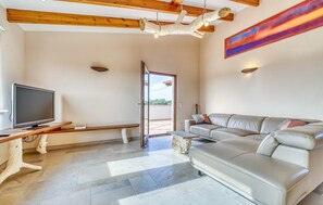 TV, DVD player - Amazing home in Manacor with private swimming pool, can be inside or outside (Manacor)