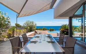 Outdoor dining - Luxurious home in Vallgornera (Vallgornera)