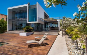 Terrace/patio - Luxurious home in Vallgornera (Vallgornera)