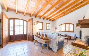 TV, DVD player, ping pong - Luxurious home in Algaida with private swimming pool, can be inside or outside (Algaida)
