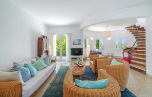 TV, DVD player - Amazing home in Betlem with private swimming pool, can be inside or outside (Betlem)