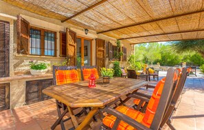 Outdoor dining - Gorgeous home in Ariany with private swimming pool, can be inside or outside (Ariany)