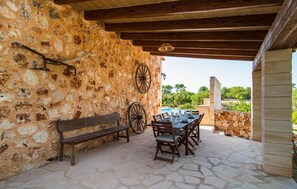 Outdoor dining - Luxurious home in Porreres with private swimming pool, can be inside or outside (Porreres)