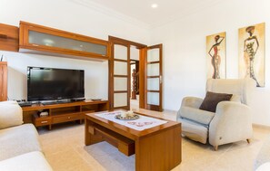 TV, DVD player - Nice home in Sa Coma with private swimming pool, can be inside or outside (Sa Coma)