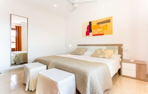 3 bedrooms, in-room safe, iron/ironing board, travel cot - Nice home in Sa Coma with private swimming pool, can be inside or outside (Sa Coma)