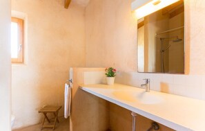 Shower, hair dryer - Lovely home in Son Servera with private swimming pool, can be inside or outside (Son Servera)