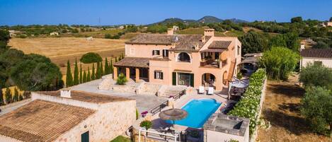 المنشأة من الخارج