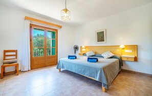 5 bedrooms, in-room safe, iron/ironing board, travel cot - Son Fadri­ de Campos (Campos)