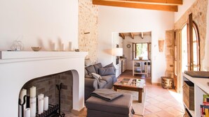 Living area - Beautiful home in Manacor with private swimming pool, can be inside or outside (Manacor)