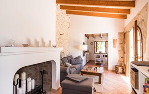 TV, DVD player - Beautiful home in Manacor with private swimming pool, can be inside or outside (Manacor)