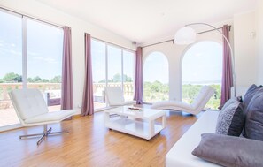 TV, DVD player - Amazing home in Palma with private swimming pool, can be inside or outside (Palma)