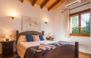 3 bedrooms, iron/ironing board, travel cot, free WiFi - Awesome home in Arta with private swimming pool, can be inside or outside (Arta)