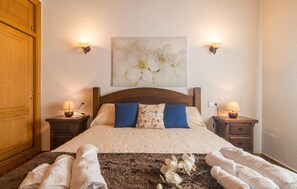 3 bedrooms, iron/ironing board, travel cot, free WiFi - Awesome home in Arta with private swimming pool, can be inside or outside (Arta)