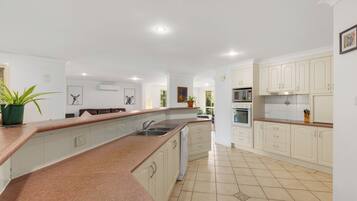 微波炉、烤箱、炉灶、洗碗机