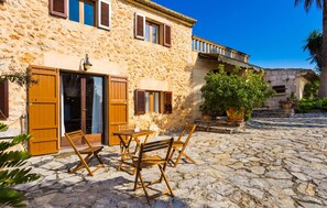 Outdoor dining - Amazing home in Sant Llorenc (Sant Llorenc)