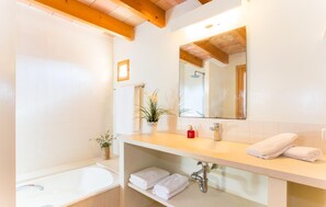 Shower, hair dryer - Gorgeous home in Son Servera (Son Servera)