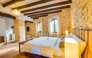 2 bedrooms, iron/ironing board, travel cot, free WiFi - Beautiful home in Porreres with private swimming pool, can be inside or outside (Porreres)