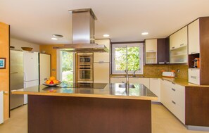 Coffee/tea maker, fridge, microwave, oven - Stunning home in Palma with private swimming pool, can be inside or outside (Palma)