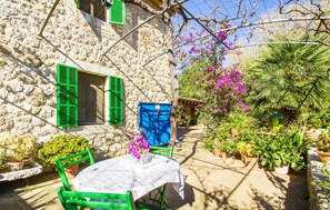 Outdoor dining - Beautiful home in Valldemossa (Valldemossa)