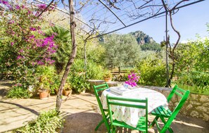 Outdoor dining - Beautiful home in Valldemossa (Valldemossa)
