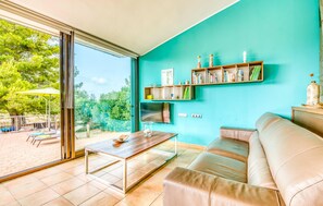 TV - Amazing home in Betlem with private swimming pool, can be inside or outside (Betlem)