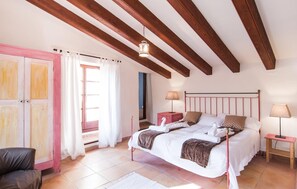 5 chambres, coffre-fort, fer et planche à repasser, lit de bébé portatif
