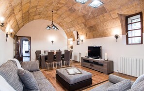 TV, table football, ping pong - Amazing home in Capdepera with private swimming pool, can be inside or outside (Capdepera)