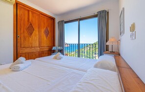 2 bedrooms, in-room safe, iron/ironing board, free WiFi - Beach front home in Canyamel (Canyamel)