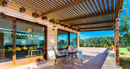 Nice home in Montuiri with private swimming pool, can be inside or outside
