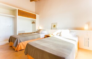 3 bedrooms, iron/ironing board, travel cot, free WiFi - Luxurious home in Son Servera (Son Servera)