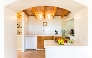 Fridge, microwave, oven, stovetop - Luxurious home in Son Servera (Son Servera)