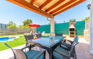Outdoor dining - Cozy home in Cala Murada with private swimming pool, can be inside or outside (Cala Murada)