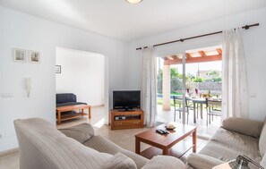 TV - Cozy home in Cala Murada with private swimming pool, can be inside or outside (Cala Murada)