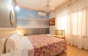 5 bedrooms, iron/ironing board, travel cot, free WiFi - Pet friendly home in Llucmajor (Llucmajor)