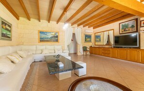 TV, DVD player, ping pong - Pet friendly home in Llucmajor (Llucmajor)