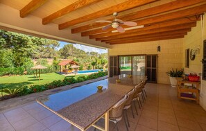 Outdoor dining - Pet friendly home in Llucmajor (Llucmajor)