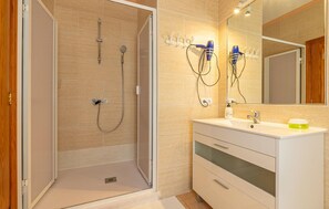 Shower, hair dryer - Pet friendly home in Llucmajor (Llucmajor)