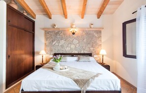 3 bedrooms, iron/ironing board, travel cot, free WiFi - Lovely home in Arta with private swimming pool, can be inside or outside (Arta)