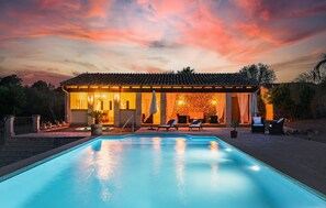 Pool - Nice home in Porreres with private swimming pool, can be inside or outside (Porreres)
