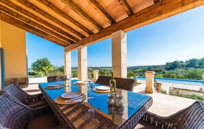 Outdoor dining - Nice home in Porreres with private swimming pool, can be inside or outside (Porreres)
