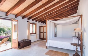 6 bedrooms, iron/ironing board, travel cot, free WiFi - Nice home in Petra with private swimming pool, can be inside or outside (Petra)