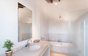 Shower, hair dryer - Nice home in Petra with private swimming pool, can be inside or outside (Petra)