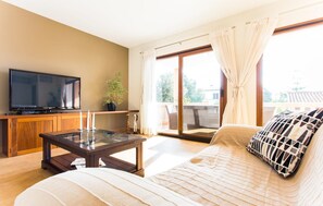 TV, DVD player, ping pong - Amazing home in Portocolom with private swimming pool, can be inside or outside (Portocolom)