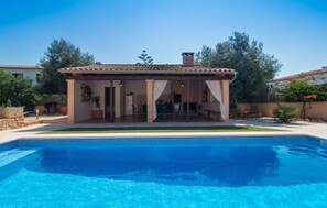 Pool - Amazing home in Portocolom with private swimming pool, can be inside or outside (Portocolom)