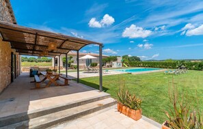 outside - Awesome home in Manacor with WiFi (Manacor)